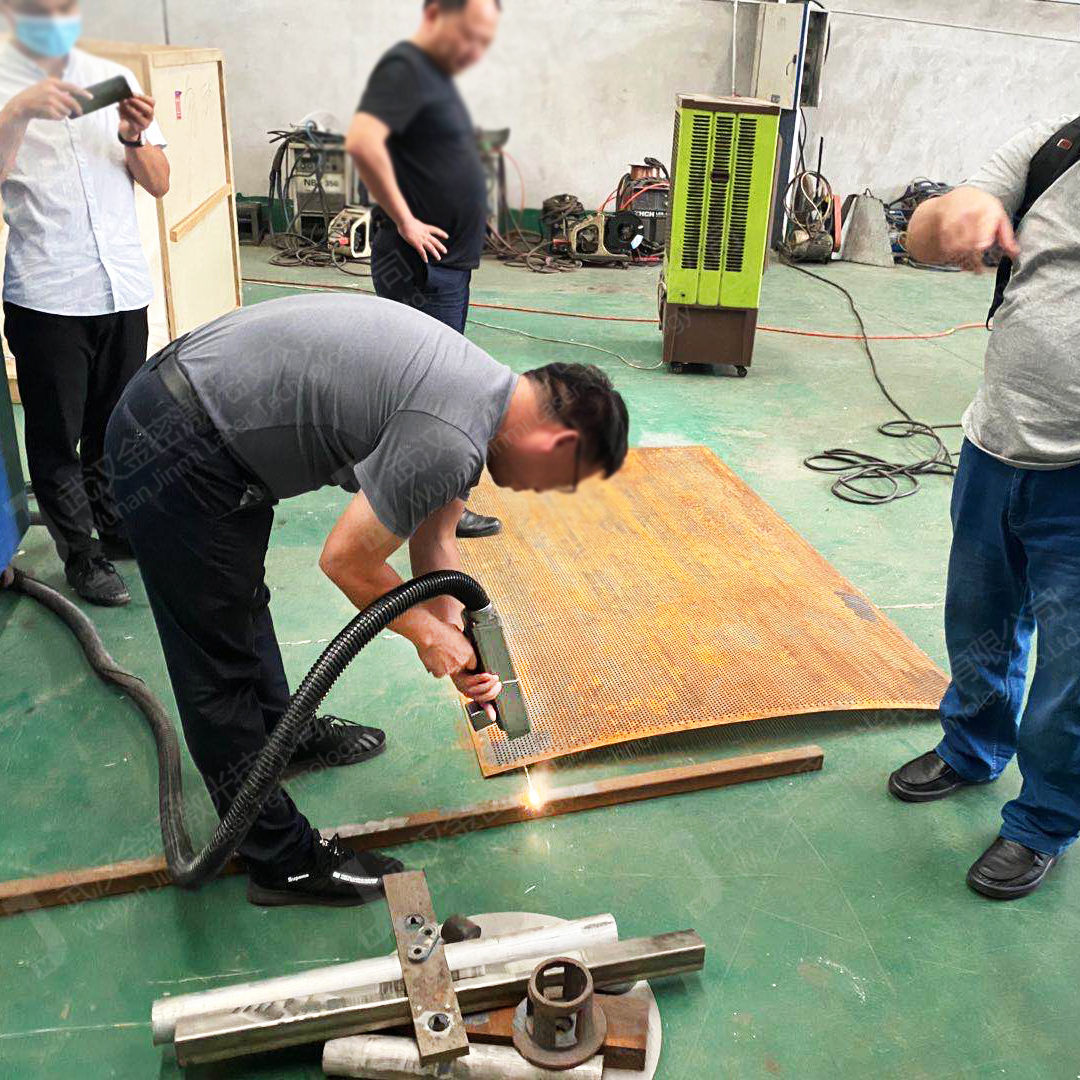 淺談激光清洗技術在武器裝備和金屬模具上的應用