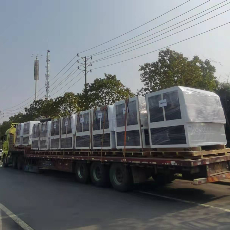 客戶至上設備發貨忙不停，客戶訂購10臺激光焊接機發貨啦