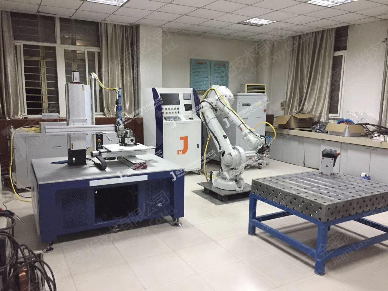 大學(xué)實驗室運用三維激光焊接機有效開展教學(xué)實訓(xùn),反響甚好