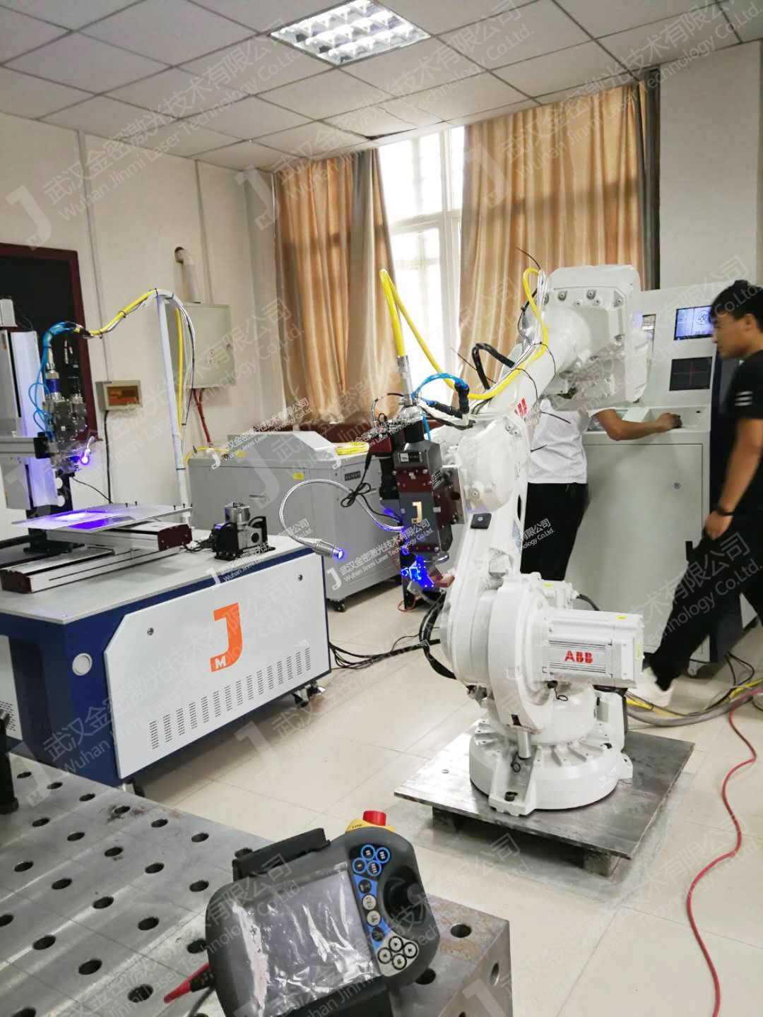 大學激光熔覆機圖片