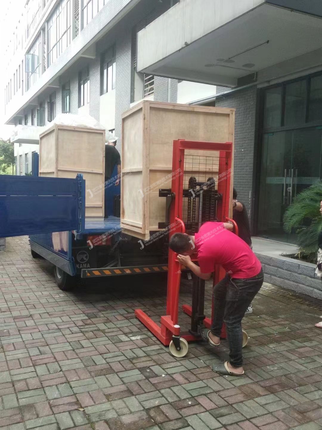 激光焊接機木箱打包圖片